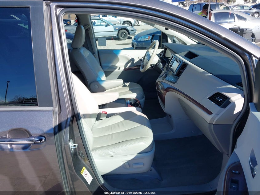 2012 Toyota Sienna Xle V6 8 Passenger