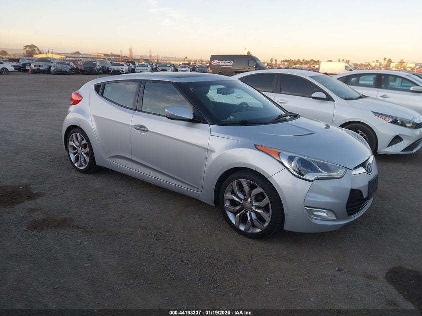 HYUNDAI VELOSTER BASE W/BLACK