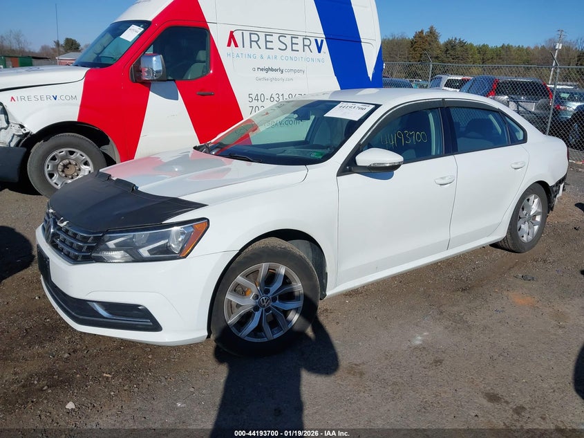 2018 Volkswagen Passat 2.0T R-Line/2.0T S