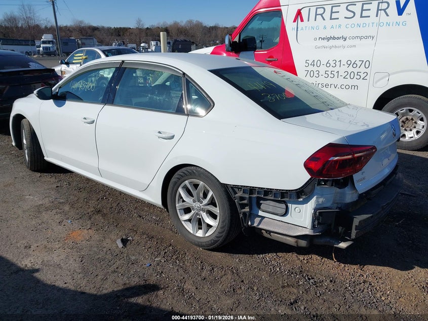 2018 Volkswagen Passat 2.0T R-Line/2.0T S