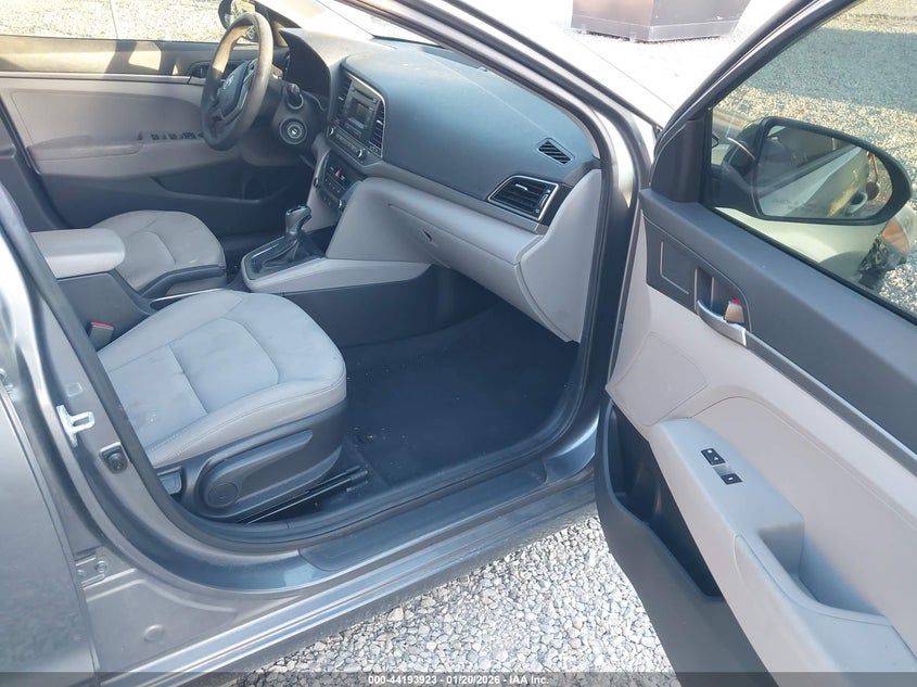 VIN 5NPD74LF5JH261293 2018 HYUNDAI ELANTRA SE