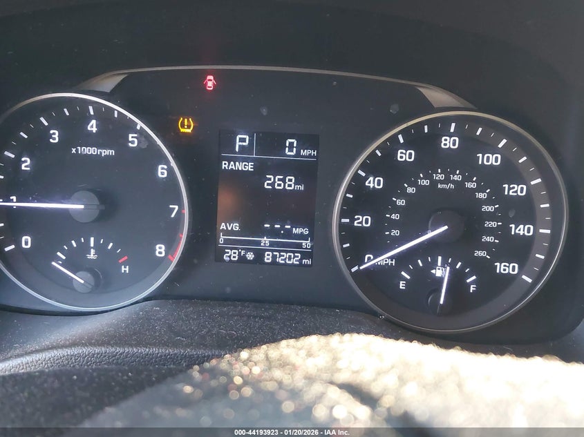 VIN 5NPD74LF5JH261293 2018 HYUNDAI ELANTRA SE