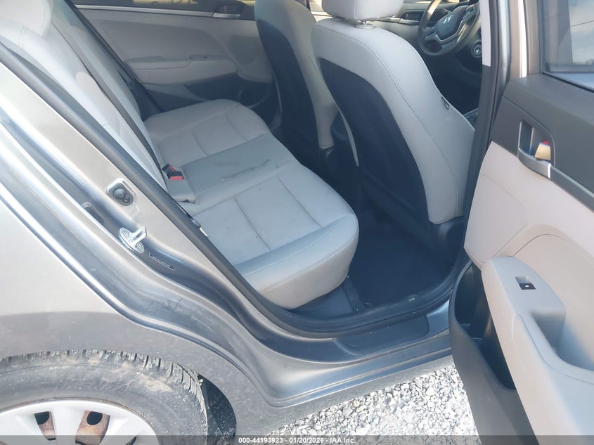 VIN 5NPD74LF5JH261293 2018 HYUNDAI ELANTRA SE