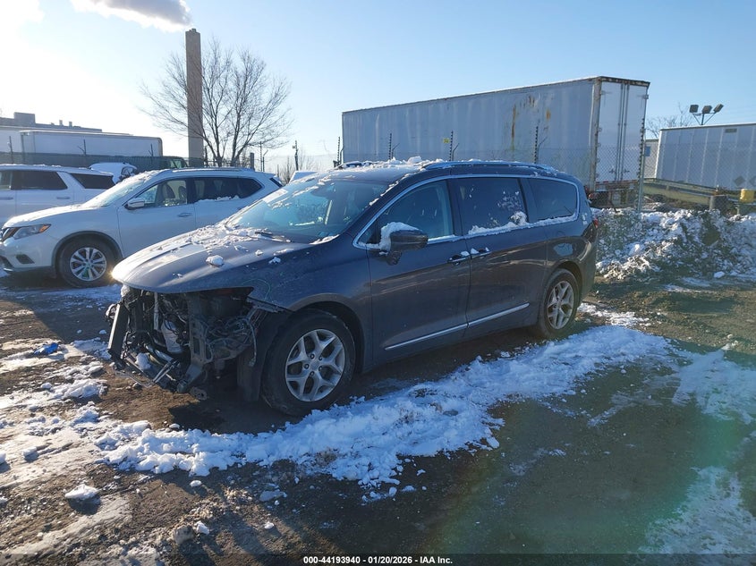2017 Chrysler Pacifica Touring-L Plus