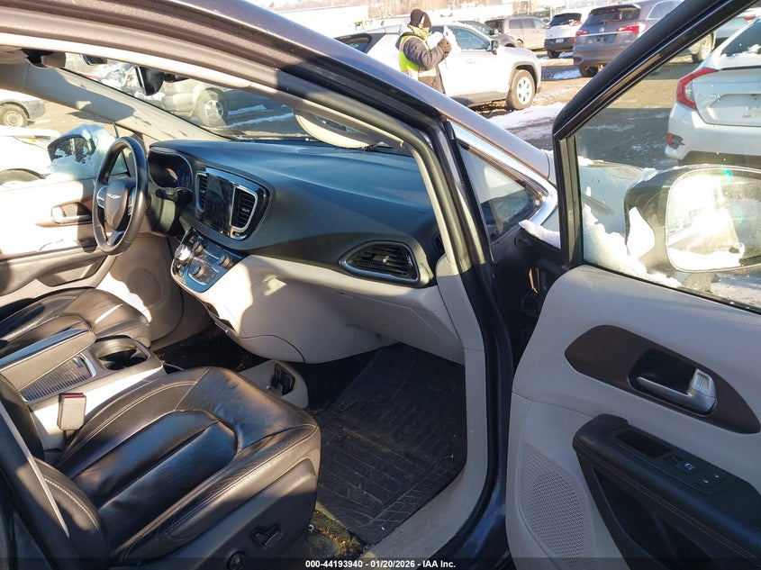 2017 Chrysler Pacifica Touring-L Plus