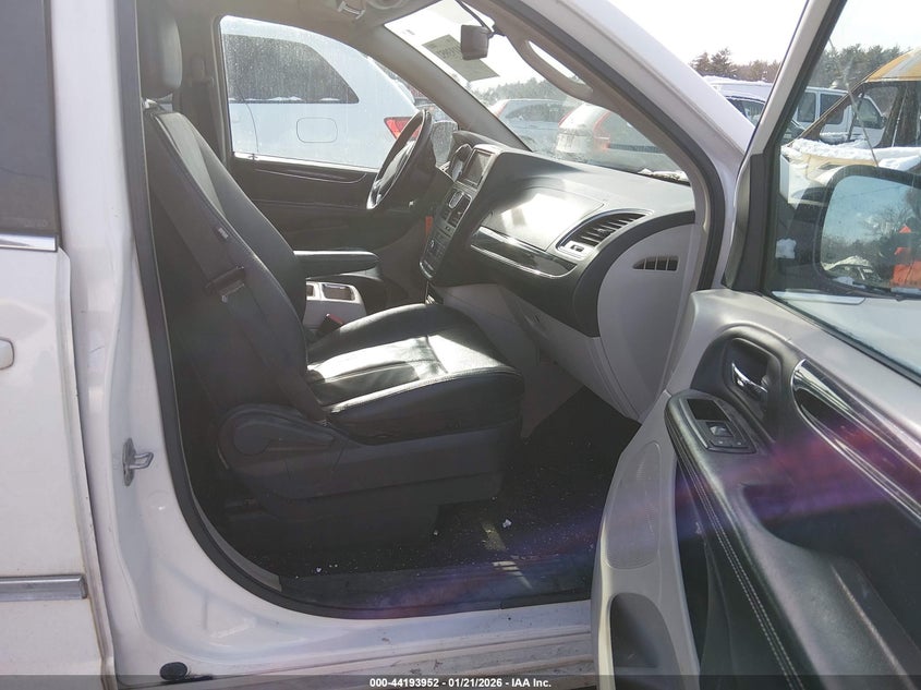 2013 Chrysler Town & Country Touring