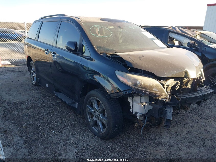 TOYOTA SIENNA SE 8 PASSENGER 2018