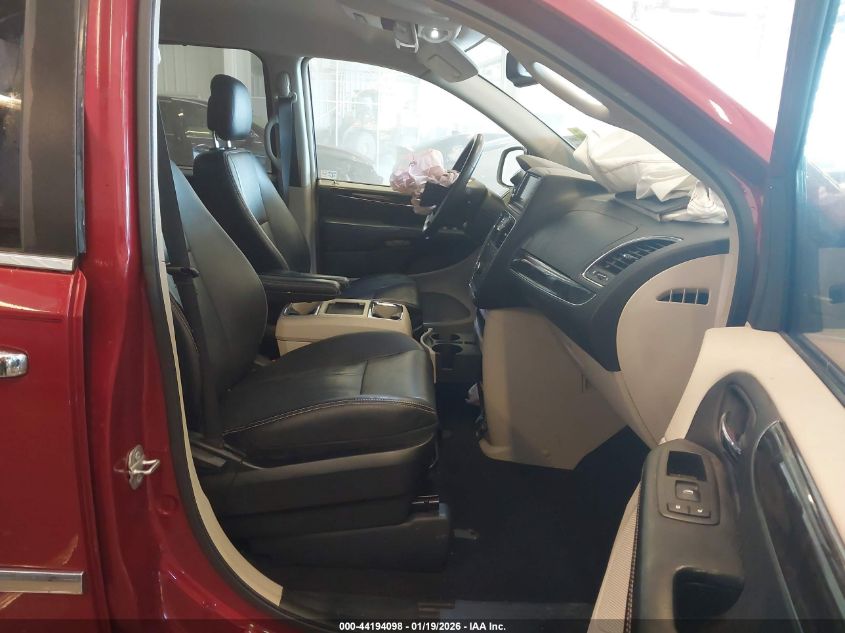 2016 Chrysler Town & Country Touring