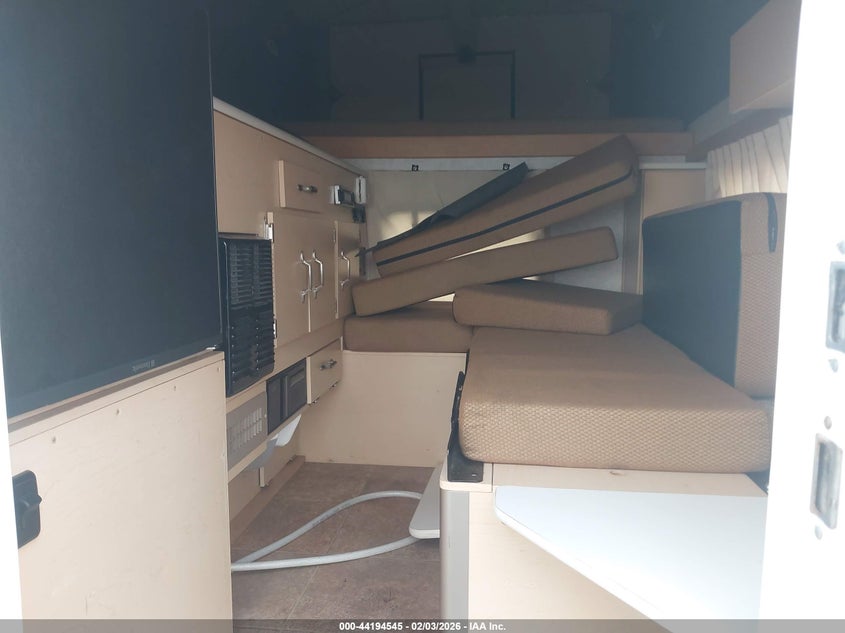 2011 Four Wheel Eagle Truck Camper VIN: 000000000006635EC Lot: 44194545