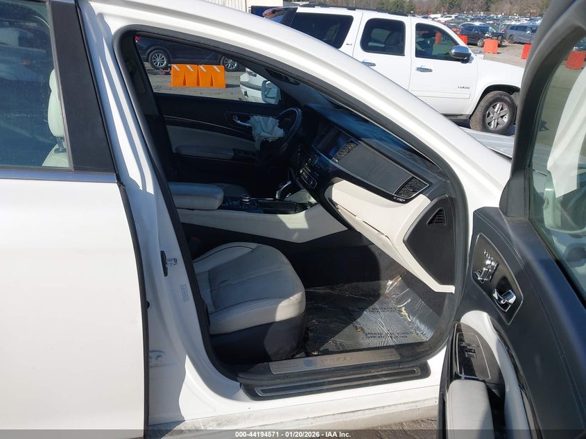 2015 Kia K900 Luxury