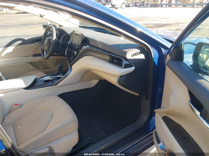 2024 Toyota Camry Hybrid Le