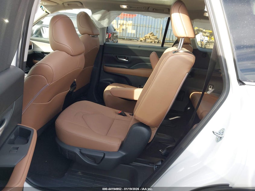VIN 5TDAAAB50TS113237 2026 TOYOTA GRAND HIGHLANDER PLATINUM