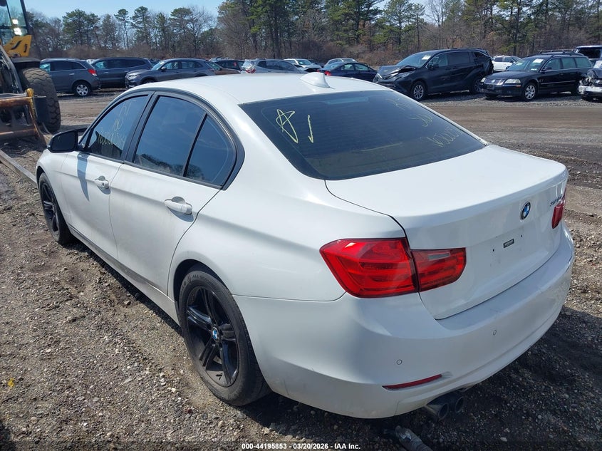 Vin: wba3a5c55cf350172, lot: 44691854, bmw 328i 20123
