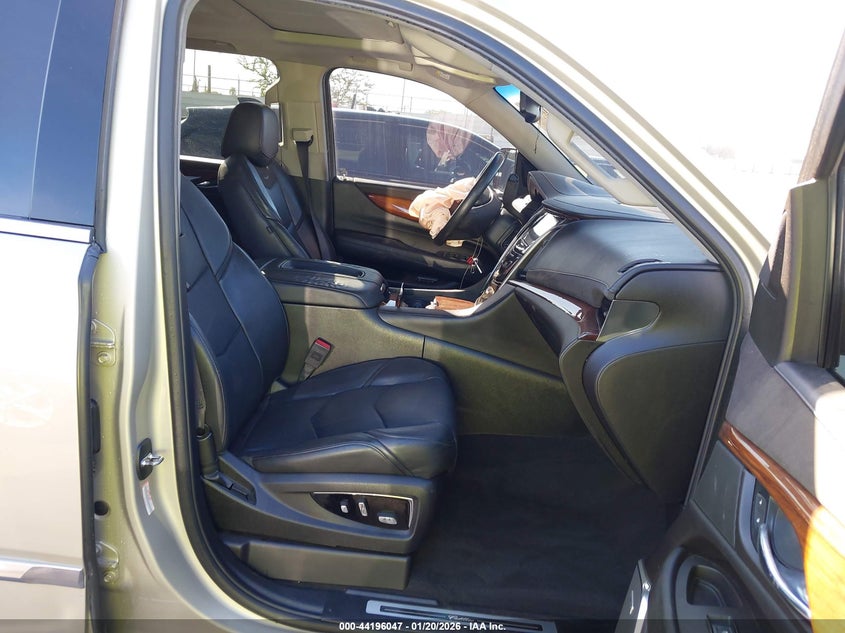 2016 Cadillac Escalade Luxury Collection