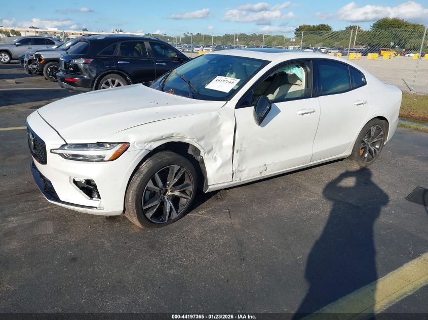 2024 Volvo S60 B5 Core Dark Theme