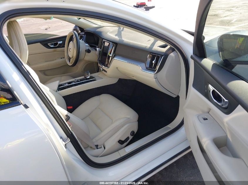 2024 Volvo S60 B5 Core Dark Theme