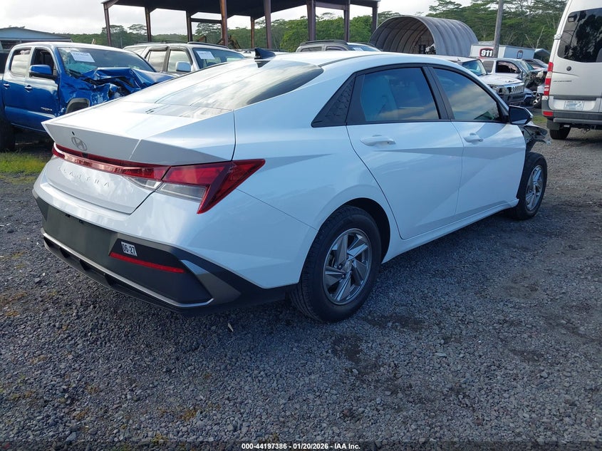 2025 Hyundai Elantra Se