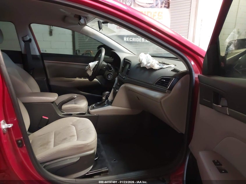VIN 5NPD84LF5JH231904 2018 HYUNDAI ELANTRA SEL