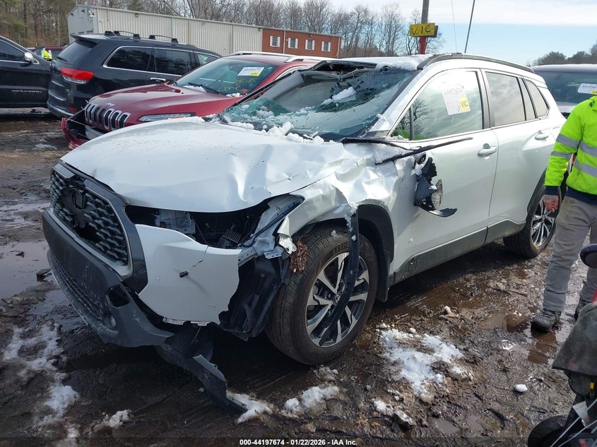 7MUDAABG9SV129729 2025 Toyota Corolla Cross Xle photo 1