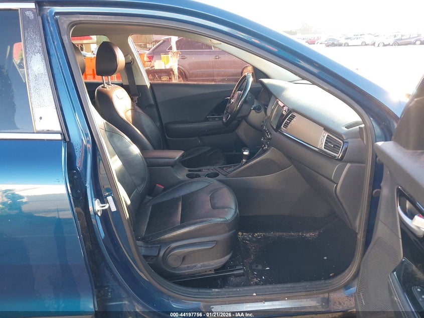 VIN KNDCE3LC9H5075879 2017 KIA NIRO TOURING