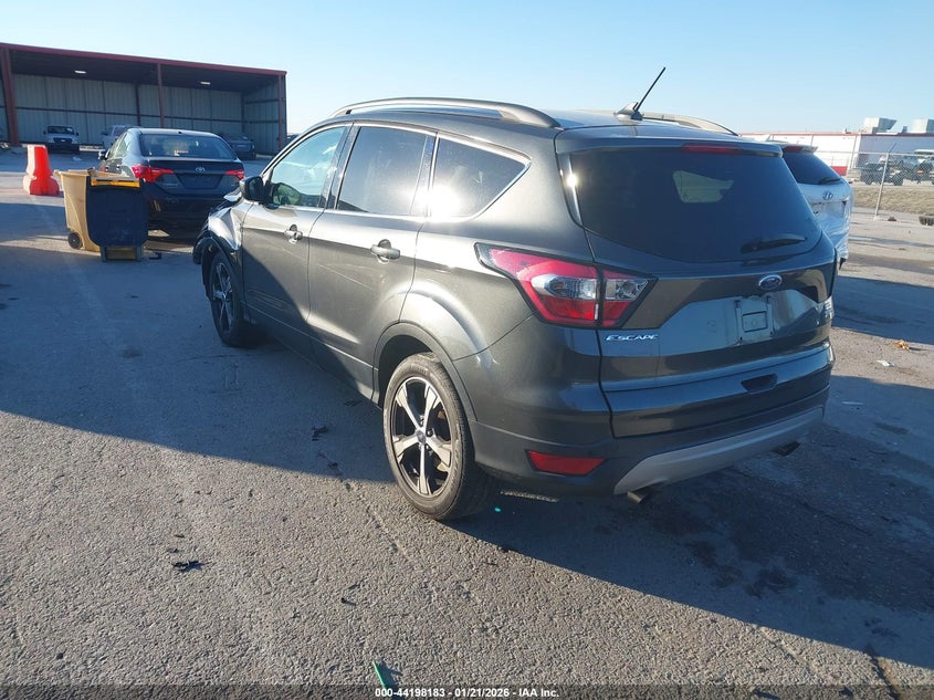 VIN 1FMCU0HD2JUB43000 2018 FORD ESCAPE SEL