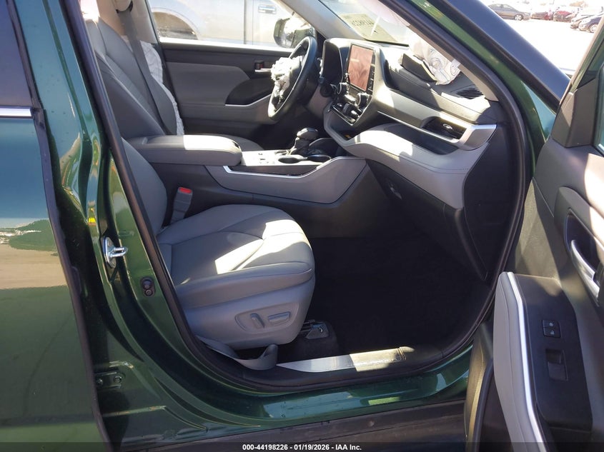 2024 Toyota Highlander Xle