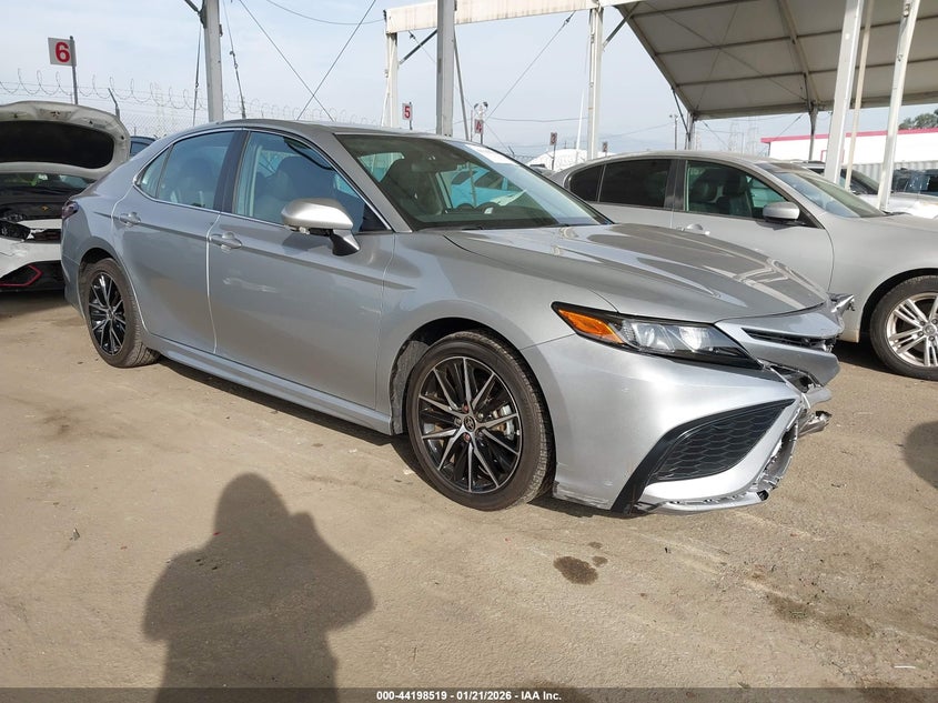 TOYOTA CAMRY SE 2024