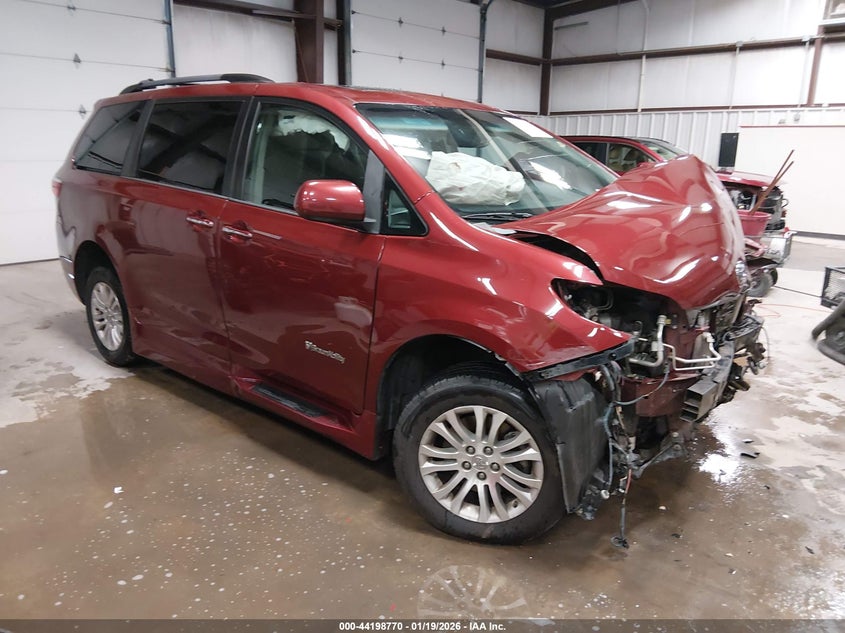 2015 Toyota Sienna Xle 8 Passenger