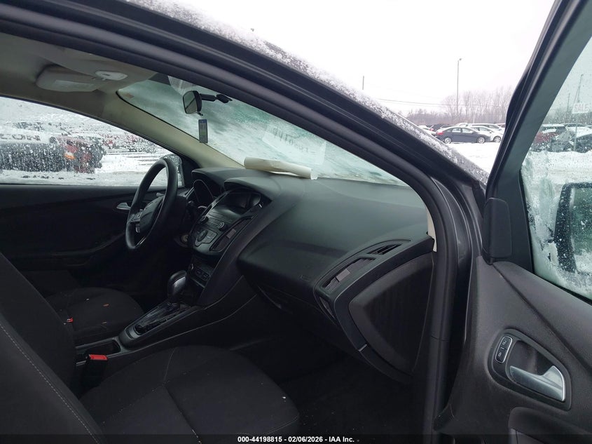 VIN 1FADP3K2XJL250901 2018 FORD FOCUS SE