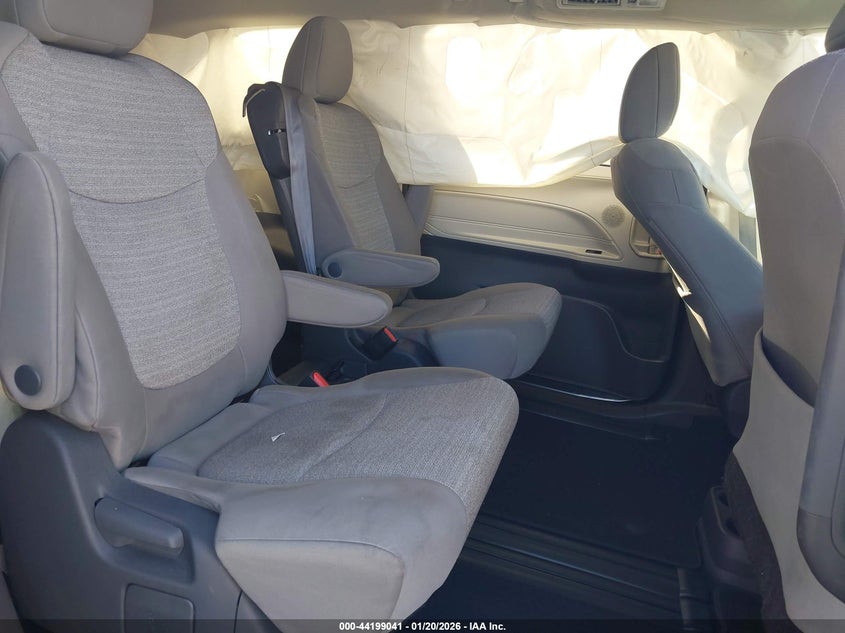 2021 Toyota Sienna Le VIN: 5TDKRKEC5MS028148 Lot: 44199041