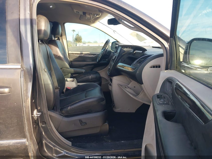 2012 Chrysler Town & Country Touring