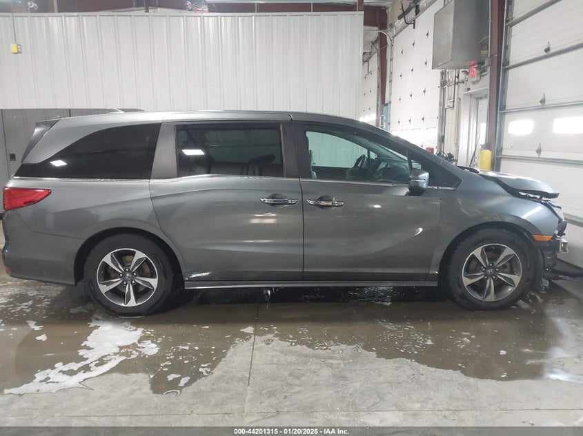 VIN 5FNRL6H8XJB004846 2018 HONDA ODYSSEY TOURING