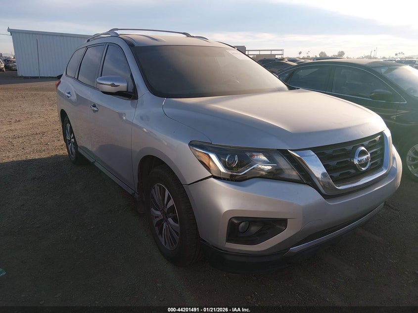 2017 Nissan Pathfinder Sv