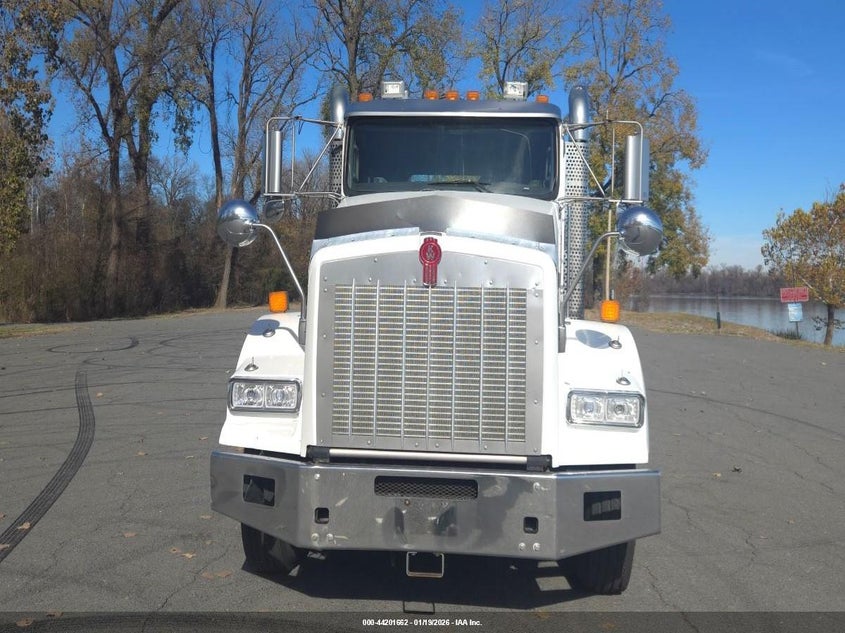 2011 Kenworth Construction T800