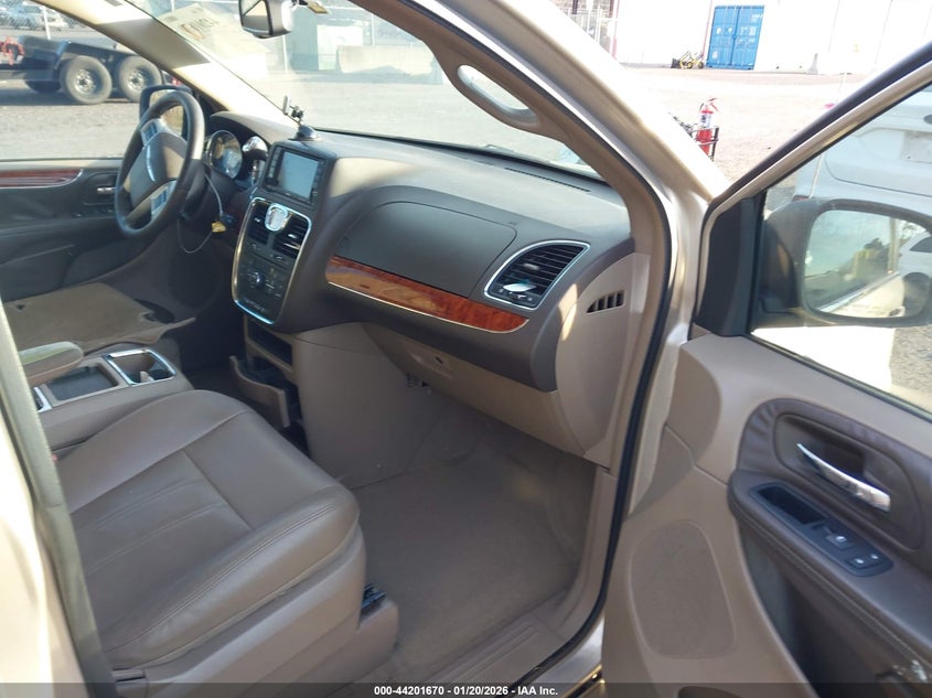 2014 Chrysler Town & Country Touring