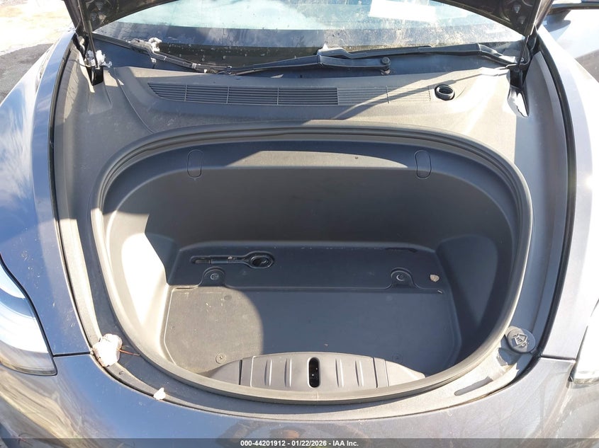 2019 Tesla Model 3 Long Range/Performance VIN: 5YJ3E1EB2KF520722 Lot: 44201912