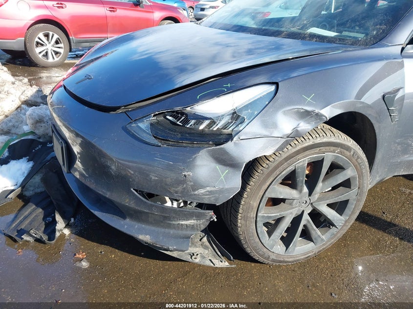 2019 Tesla Model 3 Long Range/Performance VIN: 5YJ3E1EB2KF520722 Lot: 44201912