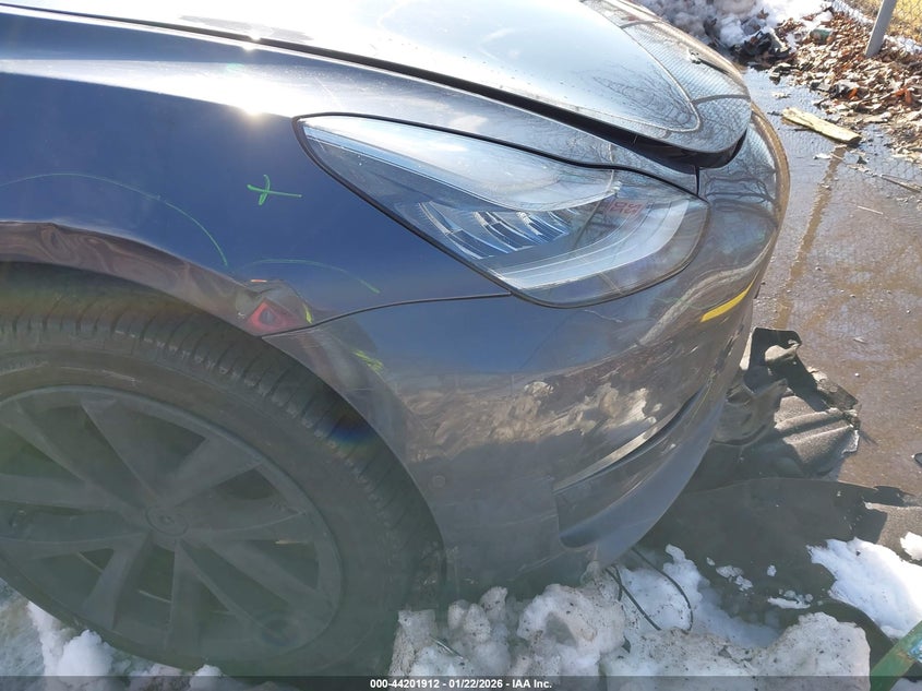 2019 Tesla Model 3 Long Range/Performance VIN: 5YJ3E1EB2KF520722 Lot: 44201912