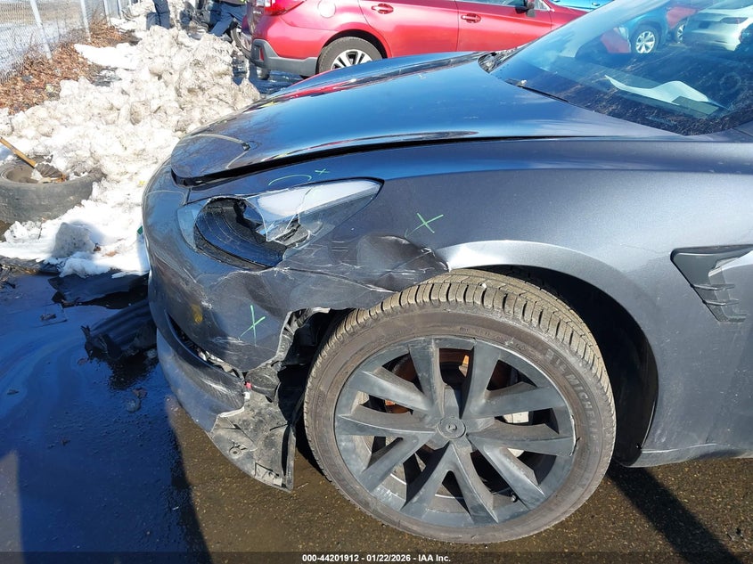 2019 Tesla Model 3 Long Range/Performance VIN: 5YJ3E1EB2KF520722 Lot: 44201912