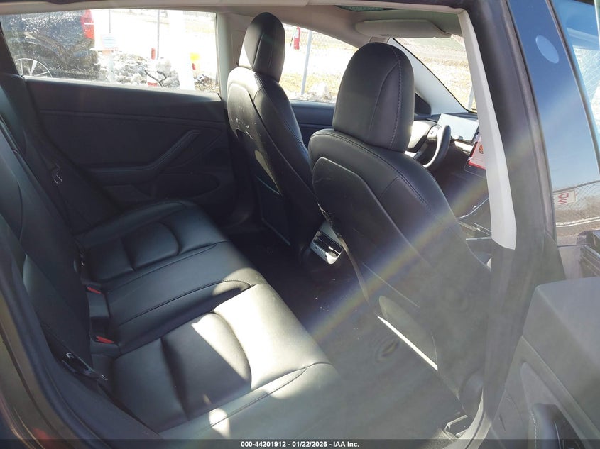 2019 Tesla Model 3 Long Range/Performance VIN: 5YJ3E1EB2KF520722 Lot: 44201912