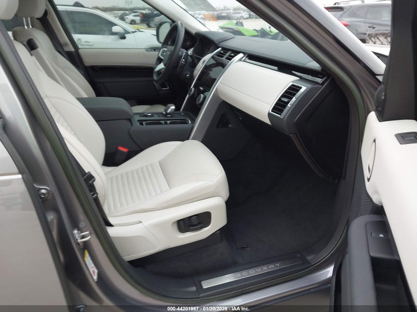 2023 Land Rover Discovery P300 S