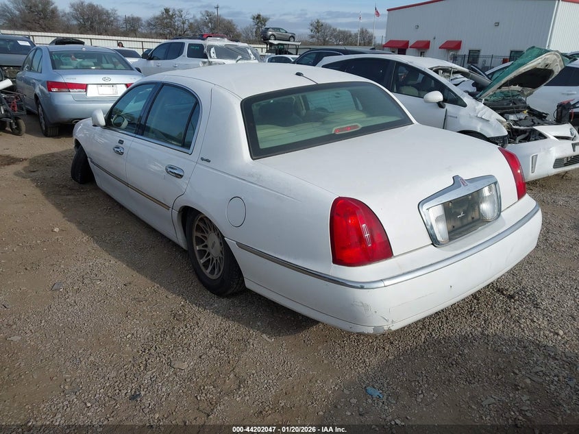2000 LINCOLN TOWN CAR auction photo 3