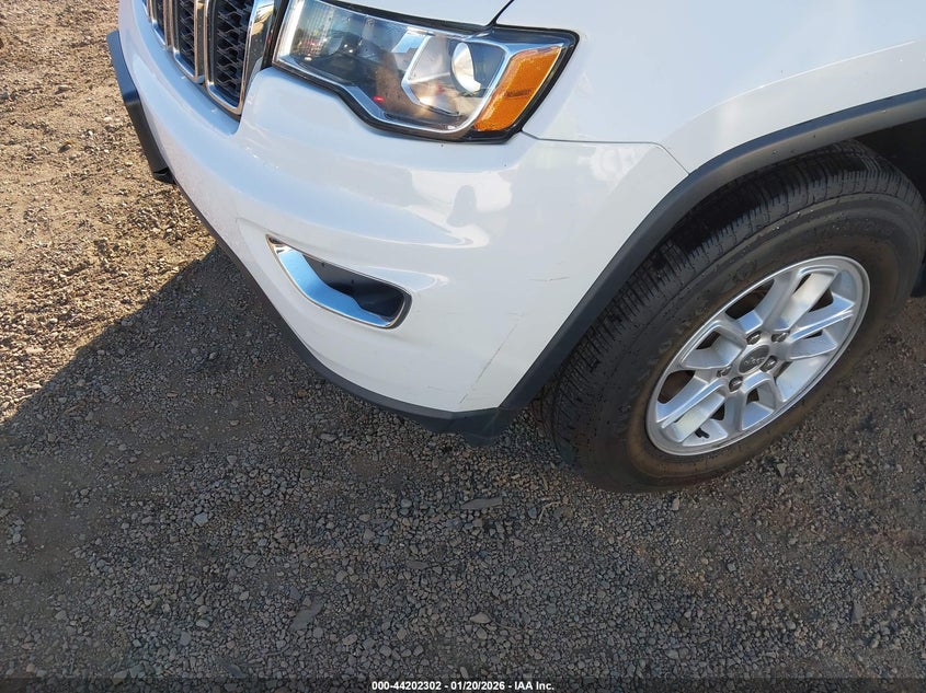 VIN 1C4RJFAG2JC410057 2018 JEEP GRAND CHEROKEE LAREDO 4X4