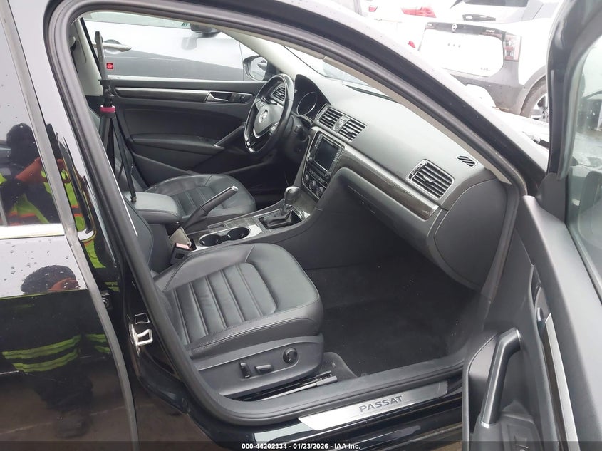 2016 Volkswagen Passat 1.8T Sel