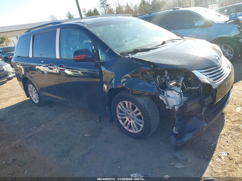 2017 Toyota Sienna Xle Premium 8 Passenger