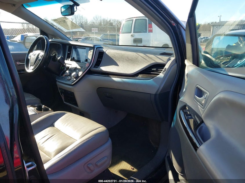 2017 Toyota Sienna Xle Premium 8 Passenger