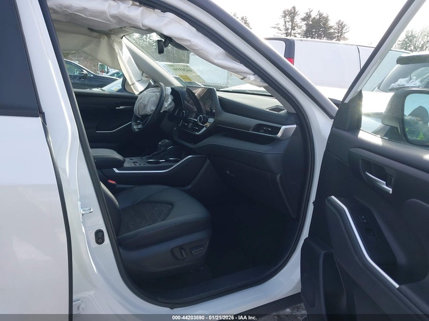 2025 Toyota Highlander Hybrid Xle Nightshade