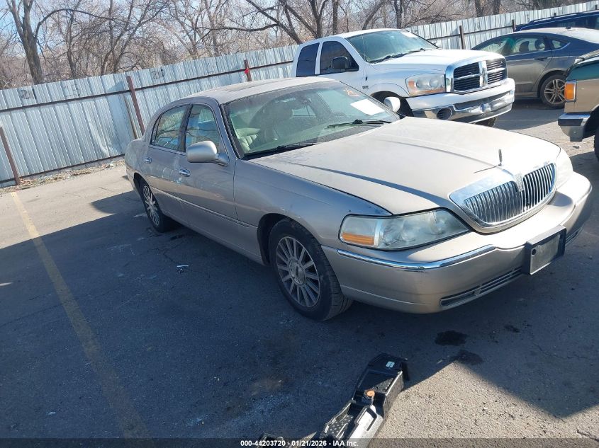 2003 Lincoln Town Car