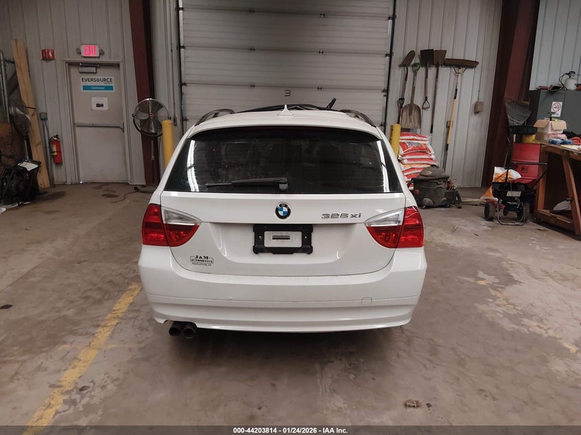 2008 BMW 328Xi VIN: WBAVT73558FZ37400 Lot: 44203814