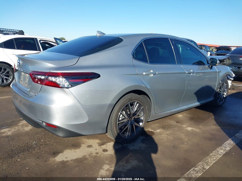 2024 Toyota Camry Hybrid Xle